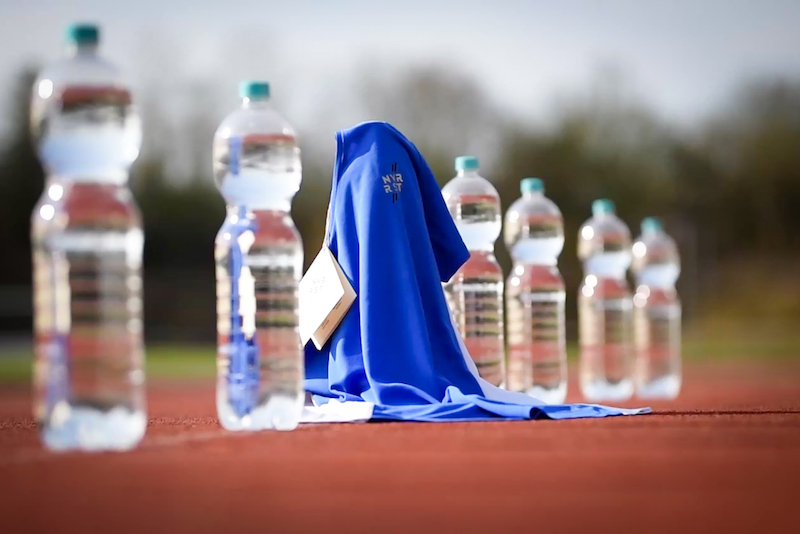 NVR RST entwickelt nachhaltige Sportkleidung aus recycelten Plastikflaschen