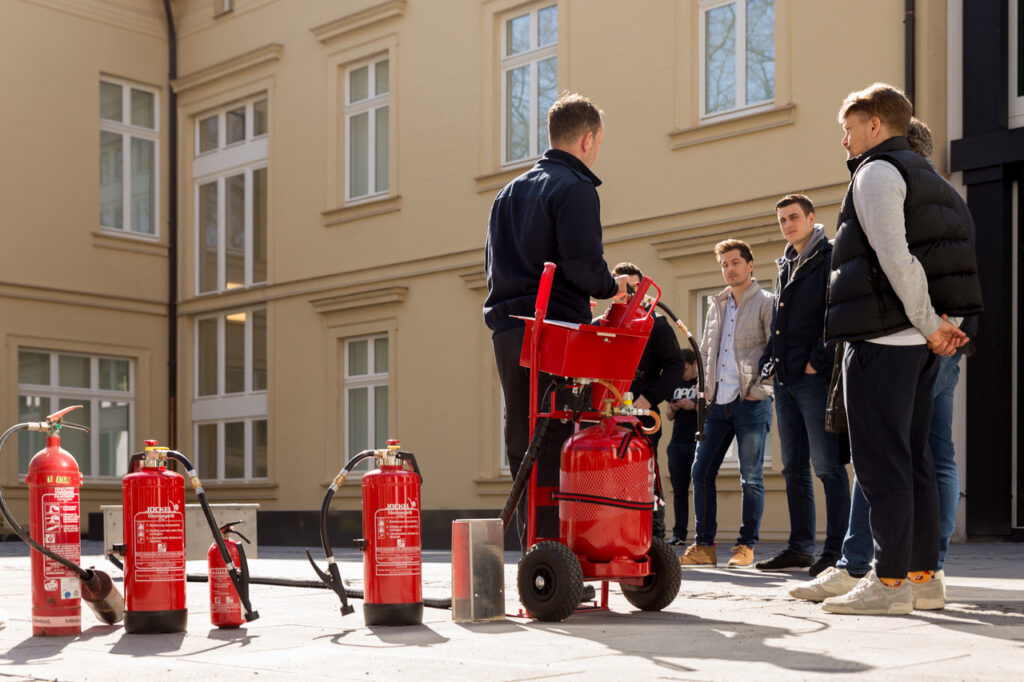 Fireschutz: Branschutz-Zentrale macht Brandschutz einfach Feuerlöscher