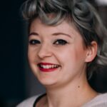 Finde Gleichgesinnte und hole sie in dein Team. VerticalArts Studio für Pole Dance , Arial Fitness , Yoga und Akrobatik