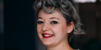 VerticalArts Studio für Pole Dance , Arial Fitness , Yoga und Akrobatik