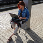 Sich helfen lassen Carosmart ist ein Laptop Rucksack und ein mobiler Arbeitsplatz