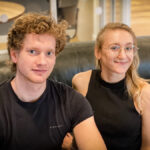 Sich ein Umfeld motivierter Menschen suchen mantrafant nachhaltige Yogamatte