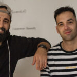 Baut eine kleine Familie auf teech das digitale Klassenzimmer für den hybriden Unterricht an Schulen