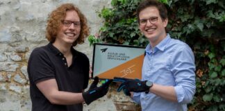 Cynteract Handschuh Sensoren Patienten Rehabilitation