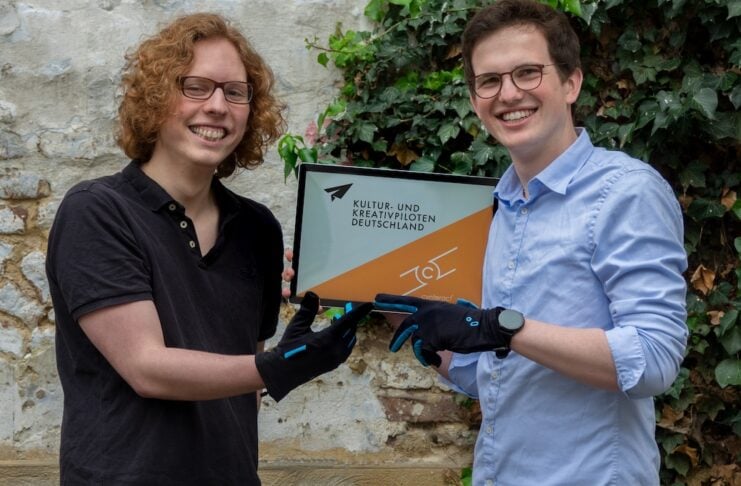 Cynteract Handschuh Sensoren Patienten Rehabilitation