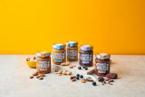 Naughty Nuts steigt mit fünf Nussmus-Sorten in den Handel ein.