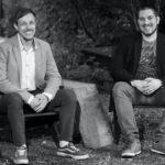 Perfekt ist das Gegenteil von Gut klangio musik audio die gründer schwarz weiss foto sitzend