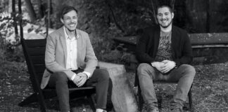 klangio musik audio die gründer schwarz weiss foto sitzend