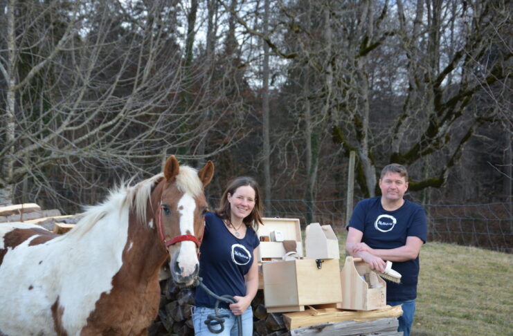 MeNature Putzkiste und Hufkratzer aus Holz regional, nachhaltig und fair