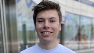 Arbeitet kundenorientiert und baut Vertrauen auf