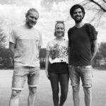 Zeigt euren Ehrgeiz, eure Begeisterung und euren Willen, erfolgreich zu sein AIM: Schutz der natürlichen Grundlage- Erhalt der Biodiversität team foto in schwarz weiss