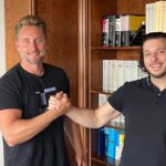 Blocktrainer Capital ist Anteilseigner von terahash Blocktrainer Capital ist Anteilseigner von terahash Kristian Kläger (terahash.energy GmbH) und Roman Reher (Blocktrainer) besiegeln die gemeinsame Zusammenarbeit