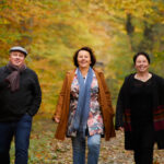 Wenn du eine Idee hast und etwas verändern willst, darfst du kein „Nein“ akzeptieren Ecoblister ist Hersteller der weltweit ersten kompostierbaren Medikamentenverpackung für Arzneimittel und Vitamine, dem sogenannten Arzneikalender teambild im wald herbst