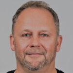 Sich auf jeden Fall die richtigen Co Founder aussuchen, die auch ein gestreutes Know-How mitbringen Spoo Group: Piles & Cards Lowcode Plattform