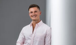 Wie verändert eine Kindheitsliebe den Pferdemarkt?