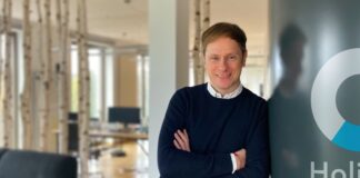 Holistic Gründer Nicolaj Armbrust im Office