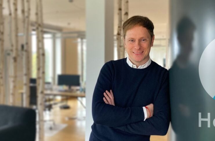 Holistic Gründer Nicolaj Armbrust im Office