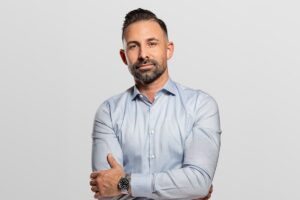 Wie hat dieser Manager den Erfolg seiner Künstler gemeistert?