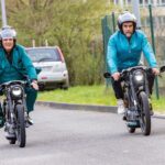 Innovationen, die unser Leben verändern könnten 16. September Die "Löwen" Nils Glagau (r.) und Ralf Dümmel unterziehen das Elektrokleinkraftrad im Retrostil von „Metorbike“ direkt dem Praxistest. Foto: RTL / Bernd-Michael Maurer