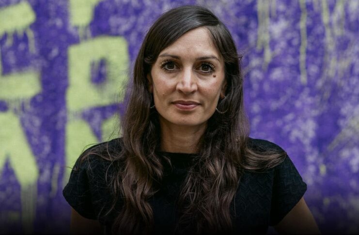Gilda Sahebi Autorin und freie Journalistin mit den Schwerpunkten Antisemitismus und Rassismus, Frauenrechte, Naher Osten und Wissenschaft © Hannes Leitlein