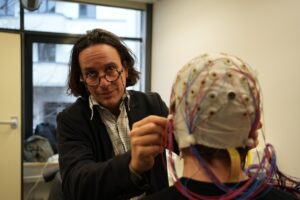 Wie beeinflusst Bewegung die Art und Weise, wie wir Musik erleben?