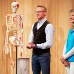 Das Geheimnis zu schneller Entspannung entdecken! TJ-Motion Gründertam Sonja Lyer und Oliver Brehm präsentieren mit „TJ-Motion“ ein Zahnaufsatzkissen aus medizinischem Silikon zur sanften Dehnung der Kiefermuskulatur und der Kiefergelenkkapsel. Sie erhoffen sich ein Investment von 200.000 Euro für 25 Prozent der Firmenanteile. Foto: RTL / Stefan Gregorowius