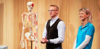 TJ-Motion Gründertam Sonja Lyer und Oliver Brehm präsentieren mit „TJ-Motion“ ein Zahnaufsatzkissen aus medizinischem Silikon zur sanften Dehnung der Kiefermuskulatur und der Kiefergelenkkapsel. Sie erhoffen sich ein Investment von 200.000 Euro für 25 Prozent der Firmenanteile. Foto: RTL / Stefan Gregorowius