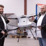 Wie ebnete ein mutiger Schritt den Weg für Drohnenlogistik? Third Element Aviation. Gründer links Marius Schröder, rechts Benjamin Wiens mit Drohne Auriol