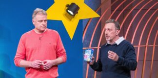 Michael Grundmann (l.) und Francesco La Pica präsentieren den Mehrweg-Hygienesteinhalter WC-Star. Sie erhoffen sich ein Investment von 25.000 Euro für 25 Prozent der Firmenanteile.  Foto: RTL / Bernd-Michael Maurer