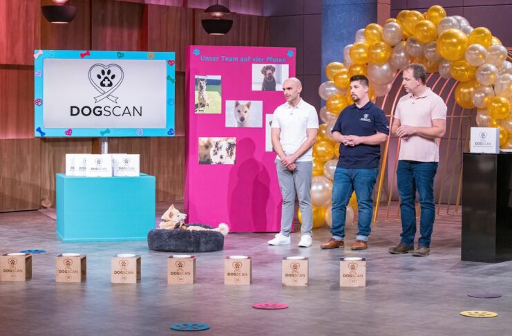 Dogscan GründerAli Bouklloua, Florian Wienen und Alexander Maßen präsentieren mit 
