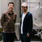 Kann alkoholfreies Bier wirklich genauso gut schmecken? zeroLabs Gründer Moritz Keller und Max Wittrock Bildcredits: Moritz Kind