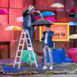 Geniale Lösung für den Alltag: Entdecke das Must-have für unterwegs Alexander Wolf, Carsten Maschmeyer (l.) Alexander Wolf präsentiert mit „Cupbrella“ einen Regenschirm mit Getränkehalterung. Investor Carsten Maschmeyer (r.) macht den Praxistest. Foto: RTL / Bernd-Michael Maurer