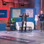 Tauche ein in die Zukunft der Freizeitgestaltung! Sebastian Kreutz (M.) und Oliver Eberlei präsentieren mit „Holocafé“ ein Virtual Reality Café. Stuntman Yasin Kamat (l.) demonstriert warum es zuhause gefährlich sein kann mit VR-Brille zu zocken. Foto: RTL / Bernd-Michael Maurer