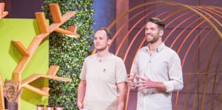 Simon Weiss (l.) und Johannes Grenzebach präsentieren mit „Mudda Natur“ Bitterfreie Vollkorn-Quino Produkte aus Deutschland. Sie erhoffen sich ein Investment von 150.000 Euro für 10 Prozent der Firmenanteile. Foto: RTL / Bernd-Michael Maurer