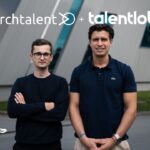 Start für Recruiting Powerhouse Recruiting Powerhouse Gemeinsam noch stärker: Die allygatr-Start-ups Searchtalent und Talentlobby arbeiten künftig noch enger zusammen – unter Führung des Talentlobby-Gründerduos, Philipp Habring und Paul Hagler (v.l.n.r.) Credits: © talentlobby