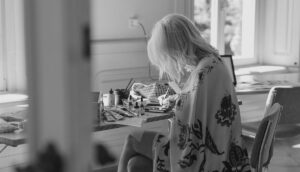 Wie ein Karrierewechsel zur Inspiration für eine einzigartige Modekollektion wurde – entdecken Sie die Geschichte!