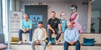 V.l.n.r.: Philip Paschen, COO/CDO von Witzenmann, Christoph Herricht und Marvin Tekautschitz, Geschäftsführer von PEDLAR, sowie Michael Schmid, VP Einkauf von Witzenmann.
