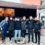 Wie verändert sich die mobile Gastronomie in Deutschland? Foodtrucks United team Bild vor Food Truck