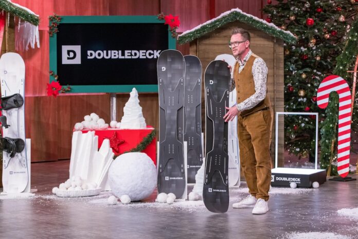 DOUBLEDECK® Andreas Kramer präsentiert „Doubledeck“ – die Revolution auf dem Snowboardmarkt. Er erhofft sich ein Investment von 500.000 Euro für 5 Prozent der Firmenanteile. +++ Die Verwendung des sendungsbezogenen Materials ist nur mit dem Hinweis und Verlinkung auf RTL+ gestattet. +++ Foto: RTL / Bernd-Michael Maurer