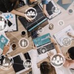 Accelerator Tisch mit UNterlagen bei einem Startup Accelerator