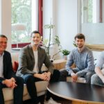 Was steckt hinter der Software, die Wärme intelligenter macht? yuon gründereambild alle sitzend @controlAGphotoshoot