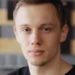 Lernspielzeug TukToro: So lernen Kinder Mathe mit Spaß Lernspielzeug von TukToro Geschäftsführer Elisha Benner im POrtrait mit verschwommenen hintergrund!