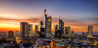 HessenFonds die Frankfurter Skyline bei nacht!