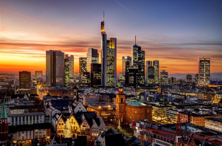 HessenFonds die Frankfurter Skyline bei nacht!