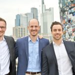 In-Store-Kampagnen: Retail Media wird endlich messbar In-Store-Kampagnen das Cyreen Gründer Team in Frankfurt auf der Strasse Benedict Boos, Davide Scheidegger, Ciril Hofmann (vlnr)