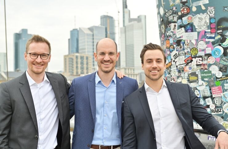 In-Store-Kampagnen das Cyreen Gründer Team in Frankfurt auf der Strasse Benedict Boos, Davide Scheidegger, Ciril Hofmann (vlnr)