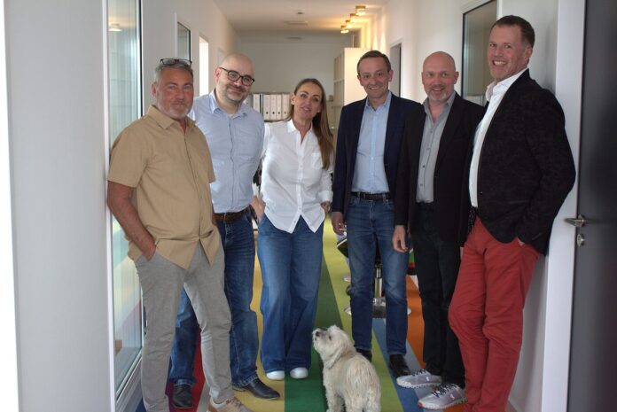 Zellstrom Team Bild mit Hund