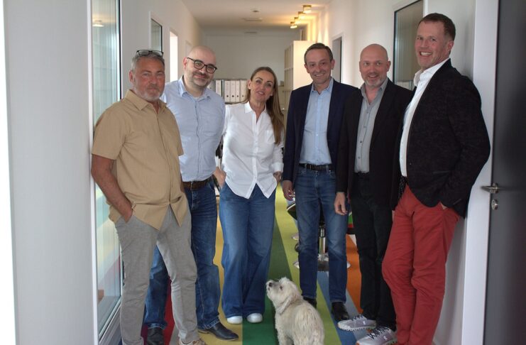 Zellstrom Team Bild mit Hund