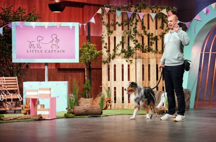 little captain zauberleine gründer Christoph Graf präsentiert die kindgerechte Hundeleine „little Captain Zauberleine“. Er erhofft sich ein Investment von 100.000 Euro für 25,1 Prozent der Firmenanteile. Foto: RTL / Stefan Gregorowius