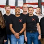 Wo beginnt Ordnung – und wo hört sie auf? RAECKS Lagerregale Team Foto neu alle stehend